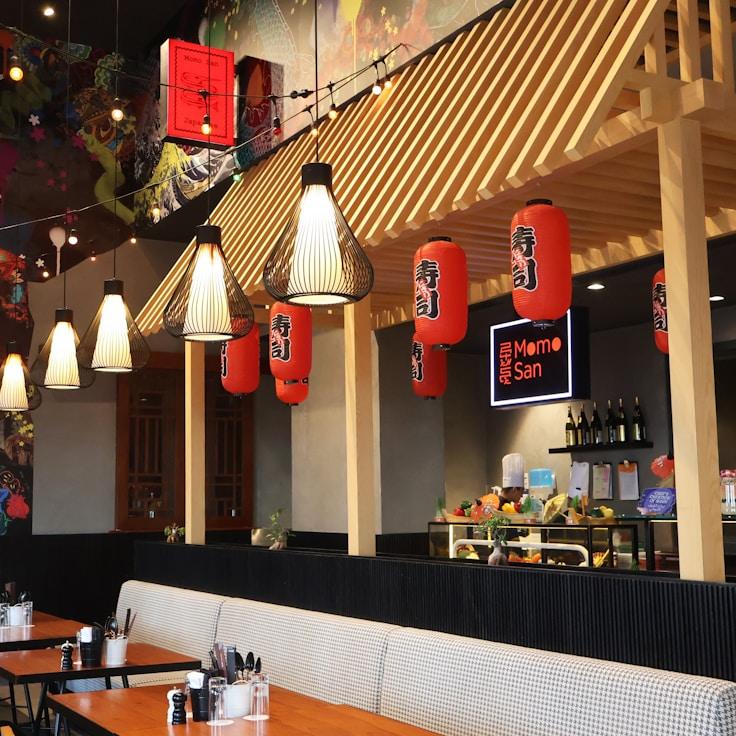 Casual restaurant with booth seating